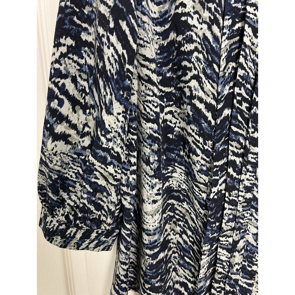 Talbots Womens Blouse Size‎ Small Blue Black Abstract Animal Print Pleated Front - Picture 6 of 16